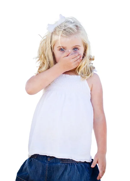 Niebieski oczach dziewczyna obejmujące jej usta na białym tle — Zdjęcie stockowe