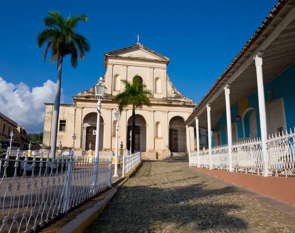 Kerk en het plein in trinidad, cuba — Stockfoto