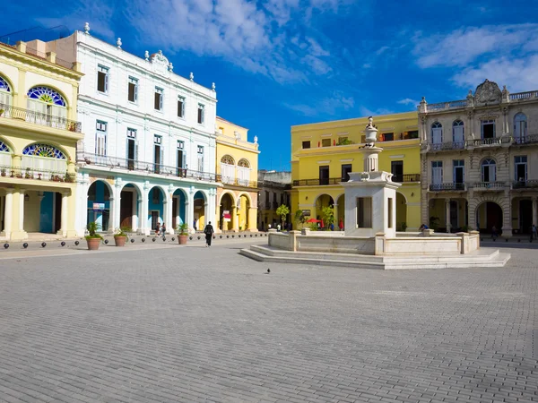 Het oude plein in havana, cuba — Stockfoto