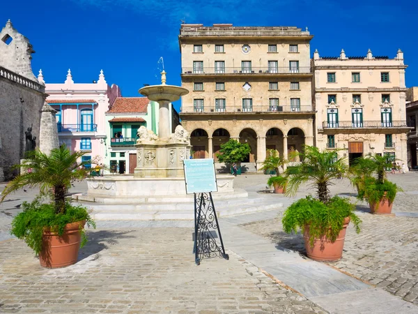 The San Francisco Square in Old Havana — Stock Photo, Image