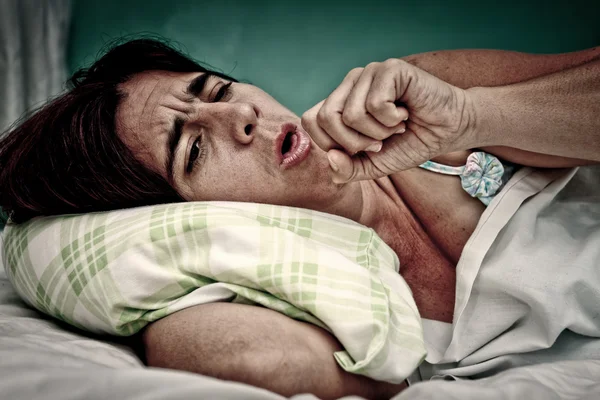 Grunge ritratto di donna malata tosse — Foto Stock