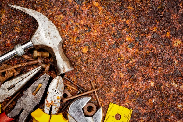 Tools on a rusty background — Stock Photo, Image