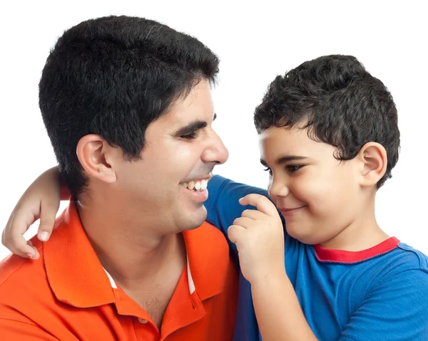 Retrato de un lindo chico latino abrazando a su padre aislado en blanco —  Fotos de Stock