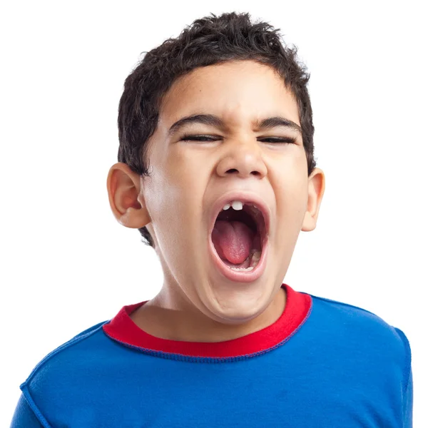 Λατινική αγόρι ουρλιάζοντας απομονωθεί σε λευκό — Φωτογραφία Αρχείου