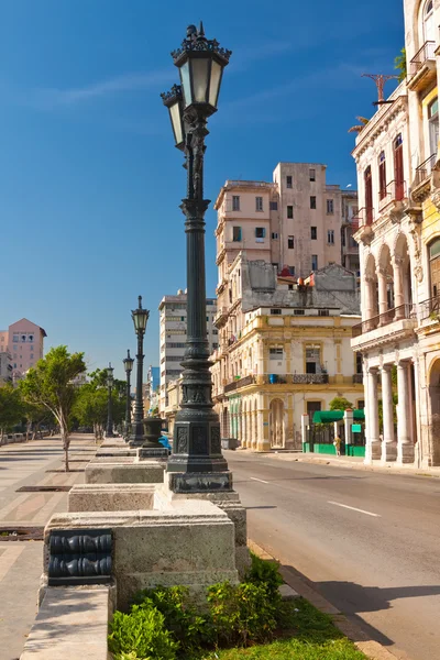 Prado, uma rua famosa em Havana Velha — Fotografia de Stock