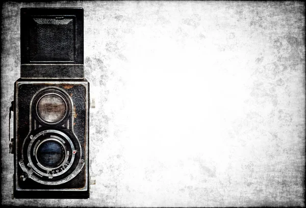 Klassinen filmikamera grunge taustalla tilaa tekstiä — kuvapankkivalokuva