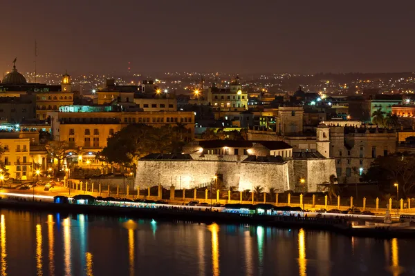 La Habana Vieja iluminada de noche —  Fotos de Stock