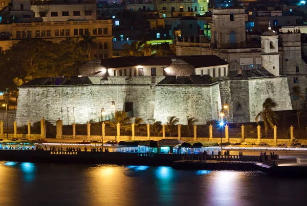 La Habana Vieja iluminada de noche —  Fotos de Stock