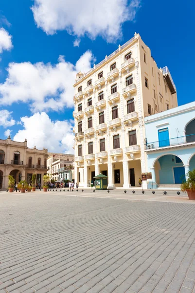 Plaza vieja plein in oud-havana — Stockfoto