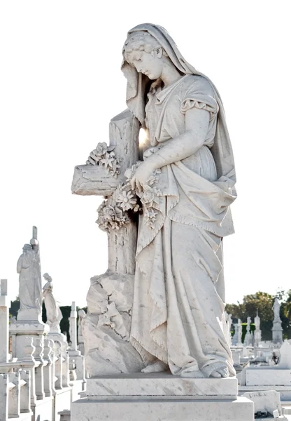 Traurige Frau mit einem Kreuz — Stockfoto