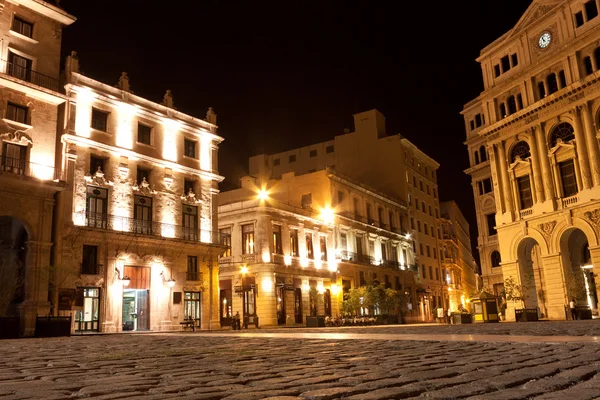 La Habana Vieja iluminada de noche — Foto de Stock