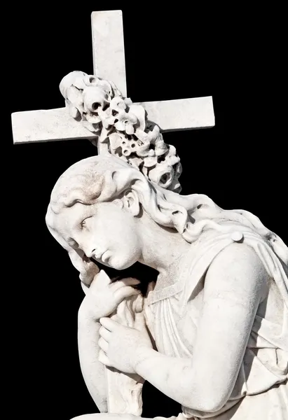 一个非常悲伤的女人抱着一个十字架的雕像 — 图库照片