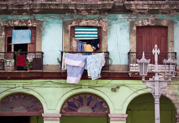 Eski Havana'da çöken binaları — Stok fotoğraf