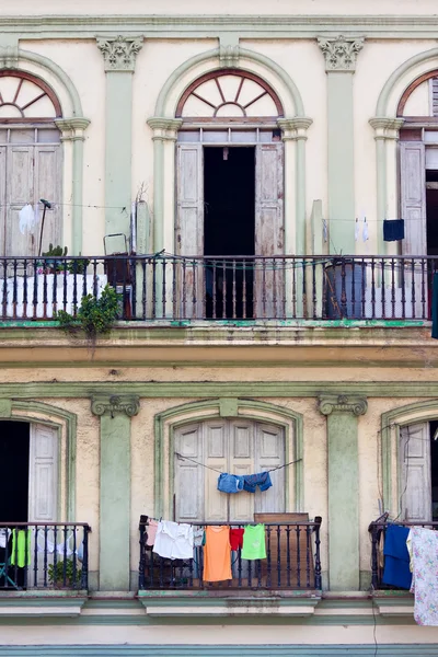 Detalj av en gammal byggnad i Gamla Havanna — Stockfoto