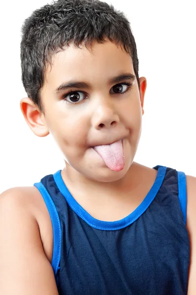 Bonito menino latino fazendo uma cara engraçada — Fotografia de Stock