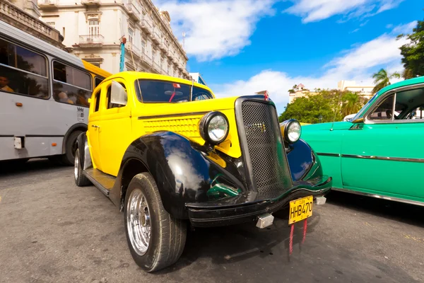Старый классический американский автомобиль, икона Гаваны — стоковое фото