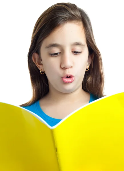Uczeń Łacińskiej czytanie pewien książka na białym tle — Zdjęcie stockowe