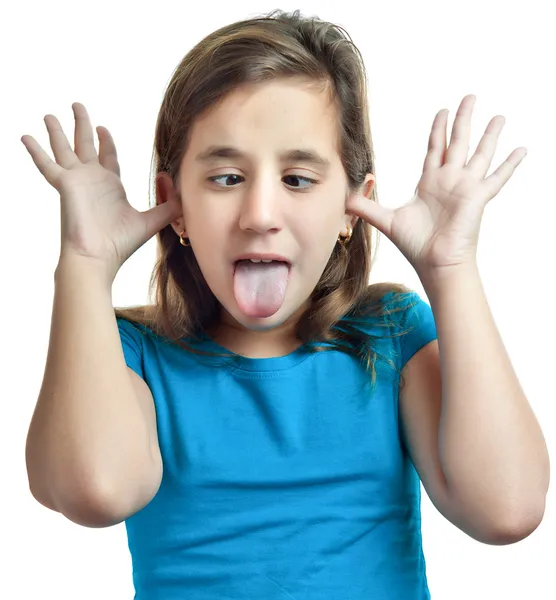 Μικρό κορίτσι κάνοντας μια αστεία γκριμάτσα απομονωθεί σε λευκό — Φωτογραφία Αρχείου