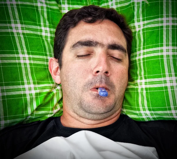 Retrato grunge de un hombre hispano enfermo — Foto de Stock