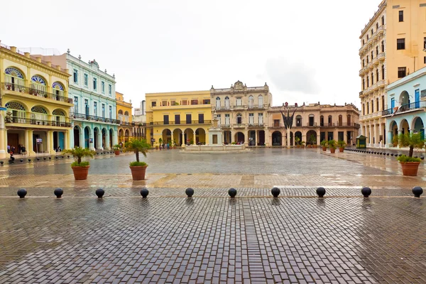 Raining in La Plaza Vieja, a landmark in Old Havana — стоковое фото
