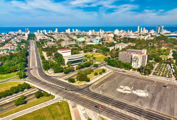 Havana op een een zonnige dag met het plein van de revolutie — Stockfoto