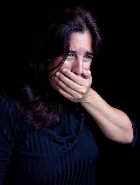 Öksürük veya mide bulantısı ile genç bir kadın — Stok fotoğraf