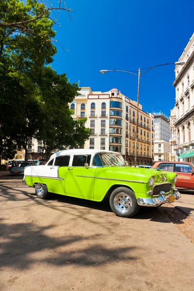 Havana'daki eski Amerikan arabası — Stok fotoğraf