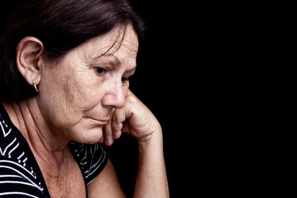 Smutny i zmartwiony Stara kobieta — Zdjęcie stockowe