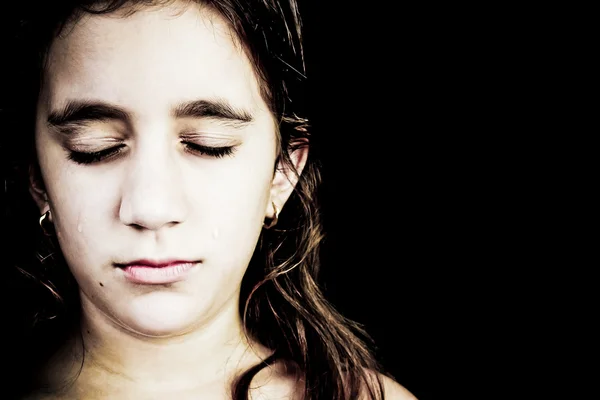 Dramatyczne portret bardzo smutna dziewczyna płacze — Zdjęcie stockowe