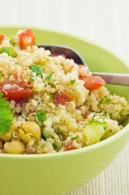 sağlıklı quinoa salata