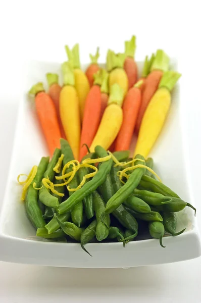 Baby carrots and green beans — Stock Photo, Image
