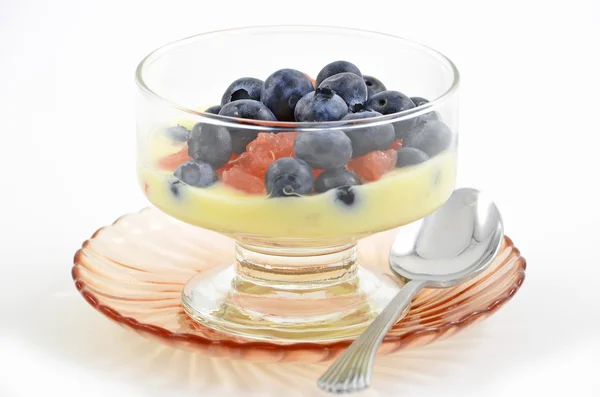 Blueberries, grapefruit and lemon yogurt — Stock Photo, Image