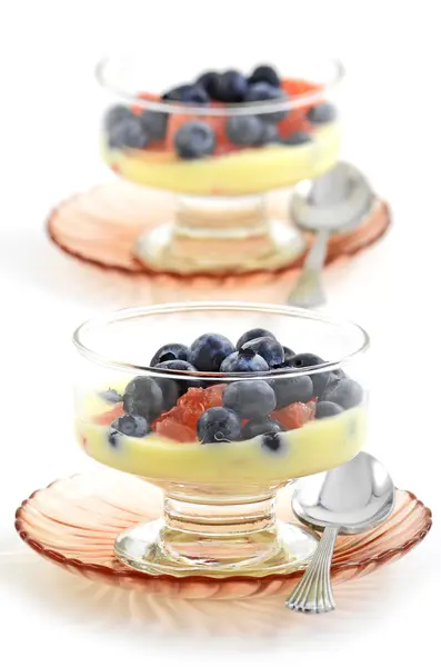 Blueberries, red grapefruit and lemon yogurt — Stock Photo, Image