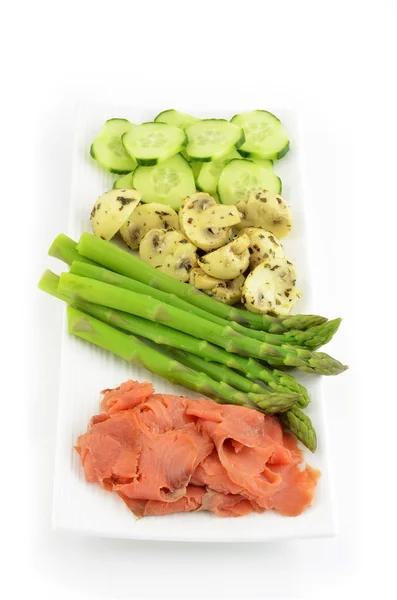 与新鲜和腌制蔬菜 lox — 图库照片