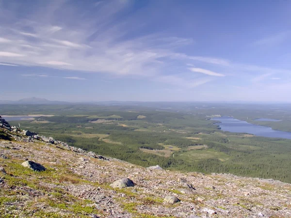 Přírodní krajiny a modrá obloha — Stock fotografie