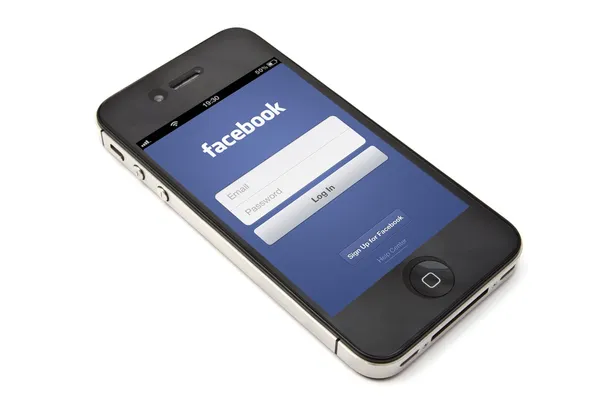 Facebook y Apple iPhone 4s — Foto de Stock