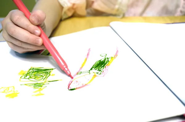 Child Drawing Pictures — Stock Photo, Image