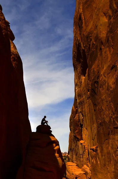 Woman Hiking in Arches National Park — Stock Photo, Image