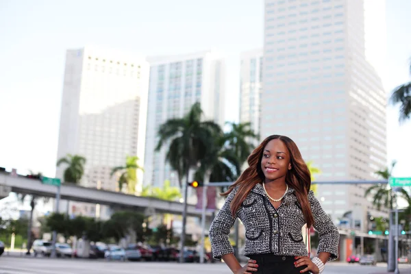Mulher de negócios no centro de Miami — Fotografia de Stock