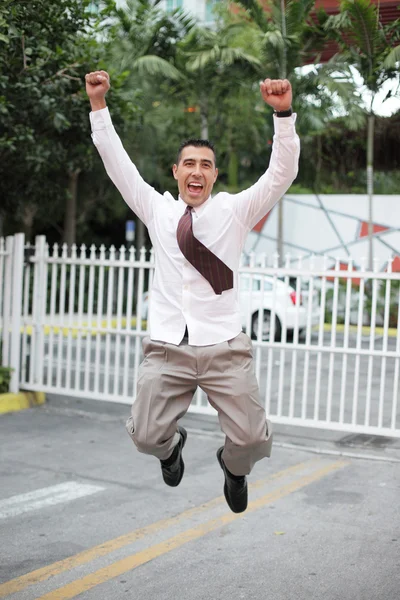 Бизнесмен прыгает от радости — стоковое фото