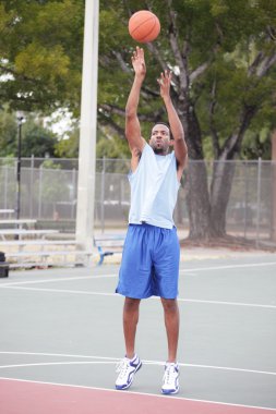 İğneyi vurunmak basketbolcu