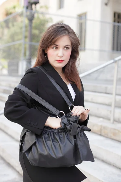 Geschäftsfrau und eine Handtasche — Stockfoto