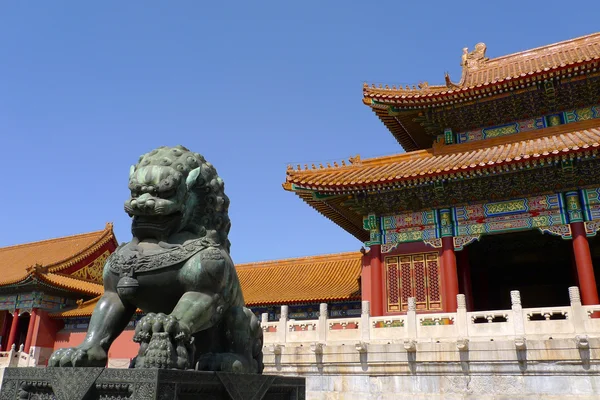 Imperial guardian Lev před branou nejvyšší harmon — Stock fotografie