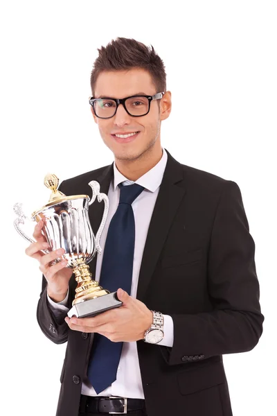 Homem de negócios segurando um troféu — Fotografia de Stock