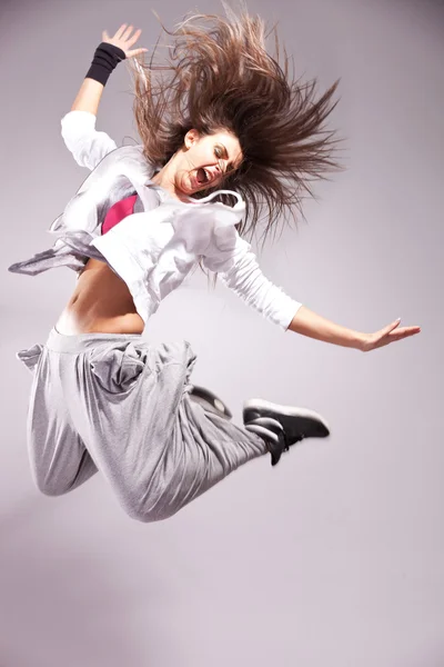 Γεμάτη ενέργεια γυναίκα χορεύτρια — Φωτογραφία Αρχείου