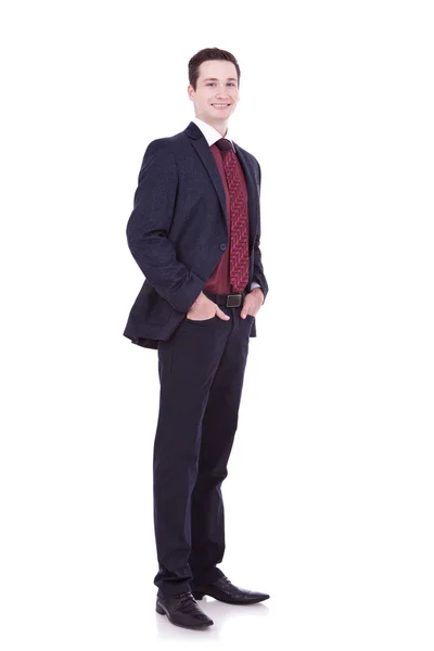 Uomo d'affari in piedi con le mani in tasca — Foto Stock