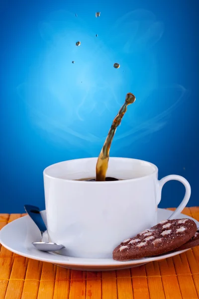 Splash-egy csésze kávé — Stock Fotó