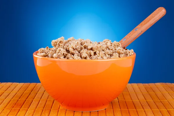 Ciotola di cereali e cucchiaio — Foto Stock