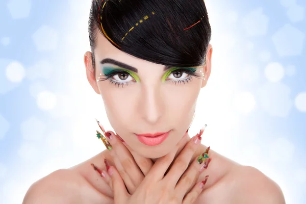 Modelo de mujer de moda con maquillaje de glamour, uñas de lujo — Foto de Stock