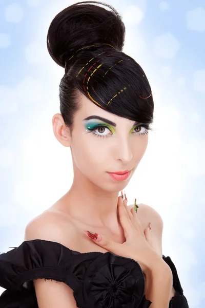 Model z wielkim fryzurę, makijaż i manicure — Zdjęcie stockowe